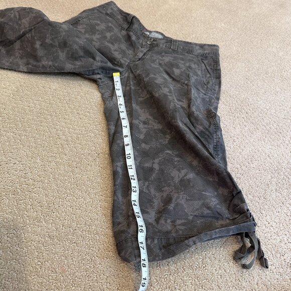 Nike ACG Pants Camo Cargo Capri Gray Ripstop Outdoors Athletic Camping Size 10 - Picture 6 of 12